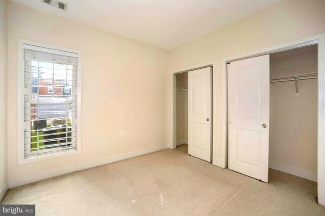 Building Photo - Spacious + Bright 2 Bedroom w/ Parking and...