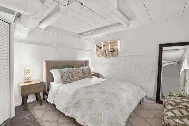 Building Photo - 120 4th Ave N