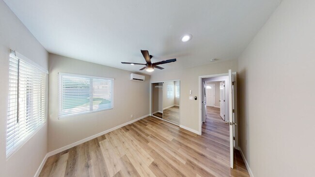 Building Photo - Renovated! 4BD/2BA on La Dorna