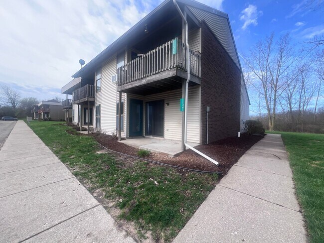 Building Photo - 2 Bed 2 Bathroom Condo in Allendale!
