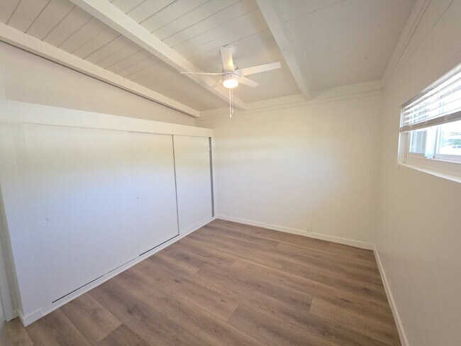 Building Photo - LEASE PENDING- 1 bed, 1 bath renovated units in Santa Margarita