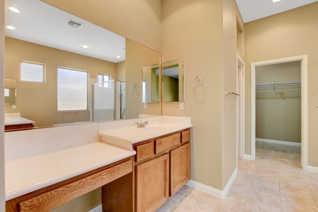 Building Photo - ELEGANT Single Story, 2 Bedroom Home in ANTHEM Gated Community!