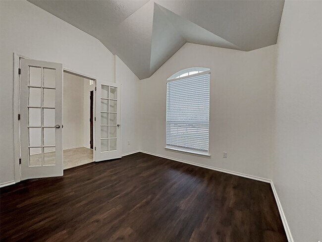 Building Photo - 2567 Riverway Dr