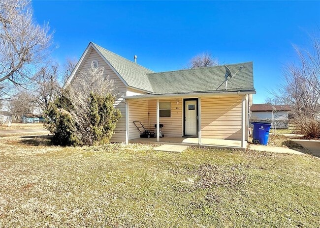 Primary Photo - 424 N Oak St