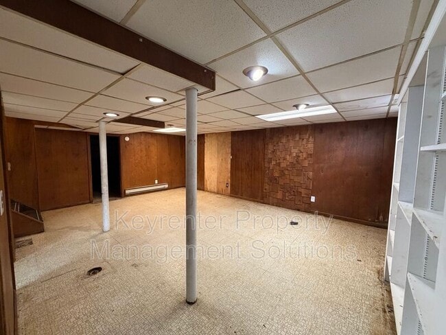 Building Photo - 221 River Rd