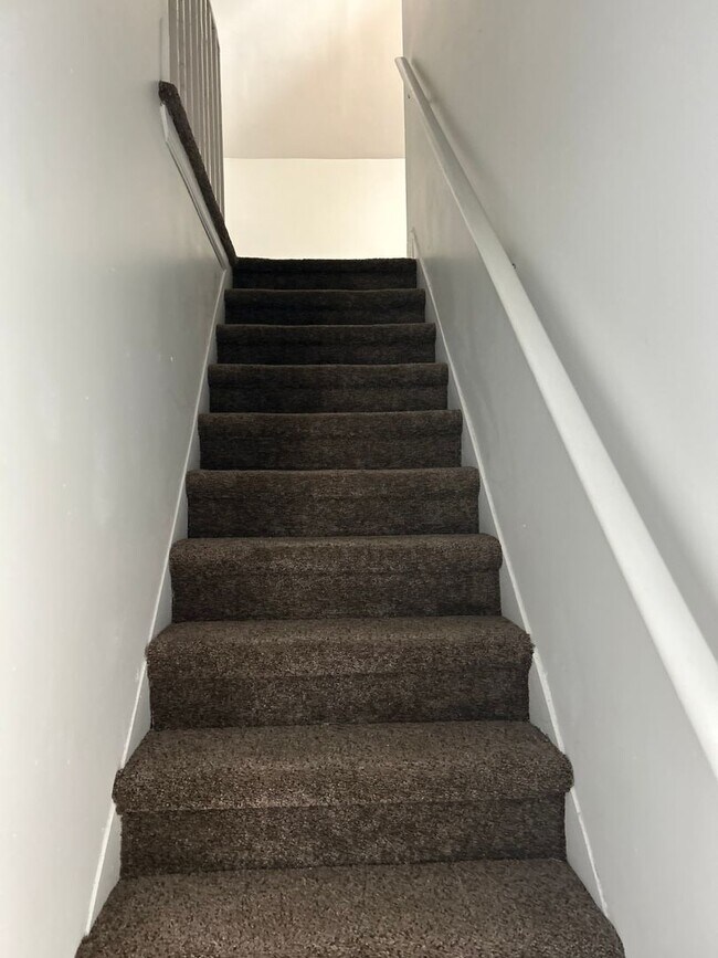 Building Photo - 14 Gerdon Ave