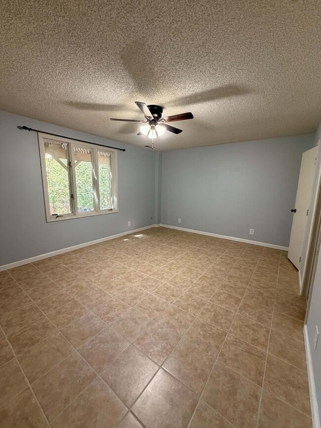 Building Photo - 4427 Edgewood Cir