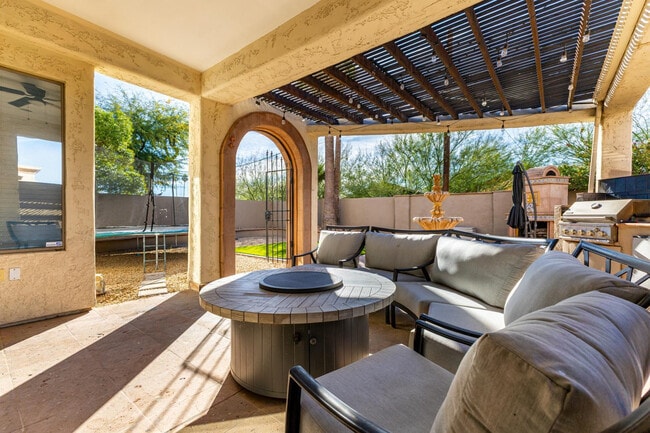 Building Photo - 2707 W Lamar Rd