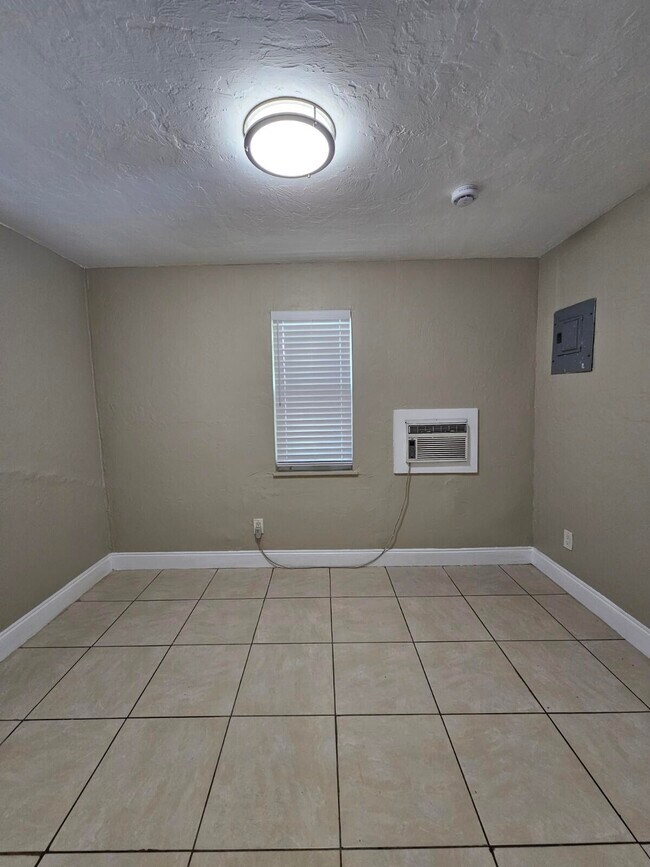 Building Photo - 752 Dr Martin Luther King Jr Blvd