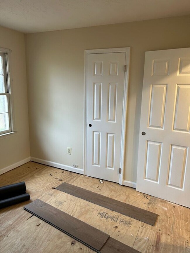 Building Photo - 75 Red Oak Dr