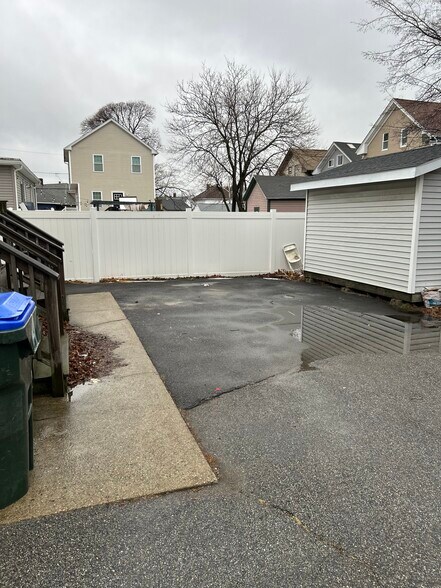 Building Photo - 25 Denison St