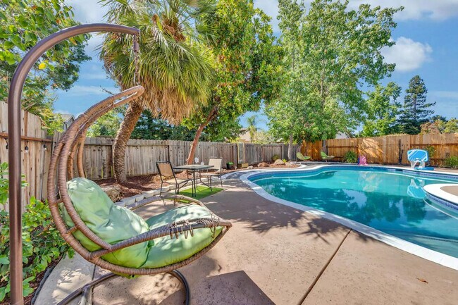 Building Photo - 8004 Caymus Dr