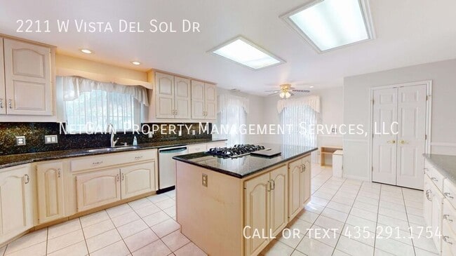 Building Photo - 2211 W Vista Del Sol Dr