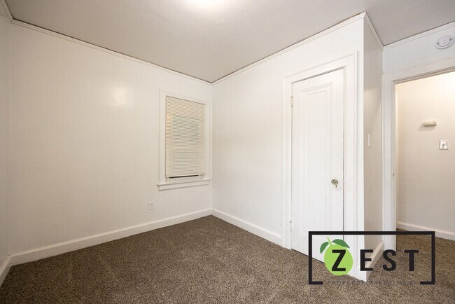 Building Photo - OPEN HOUSE- 12/23! 4PM-4:30PM! Beautiful 3 BED 1 BATH!