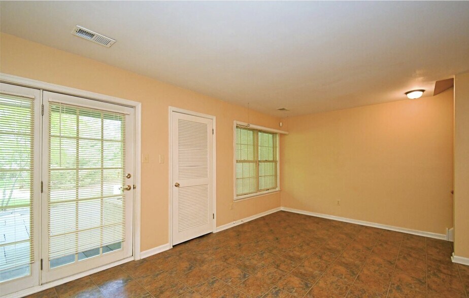 Den/Office/Gameroom - 3051 Mitchell Ct