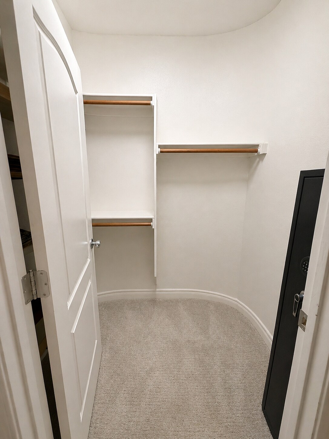 Closet bedroom 2 - 1225 Island Ave