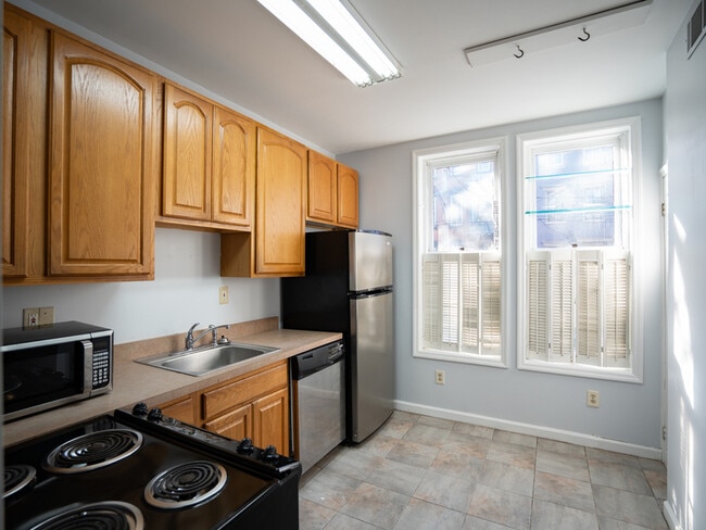 Building Photo - 335 Hudson Ave