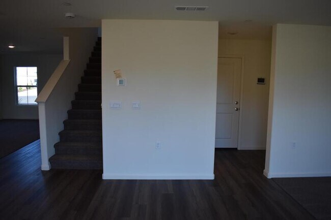 Building Photo - 1316 eagle crest court