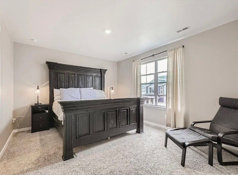 Building Photo - 723 Quatar St