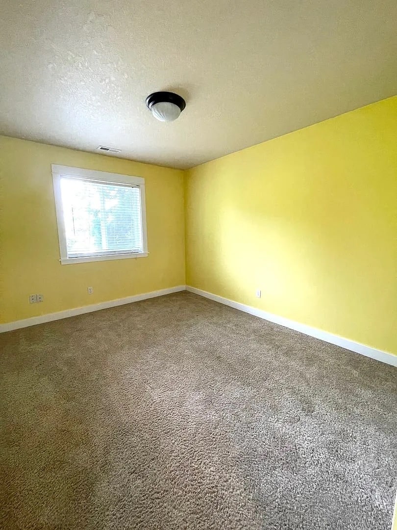 bedroom 2 - 831 NW Douglas Pl