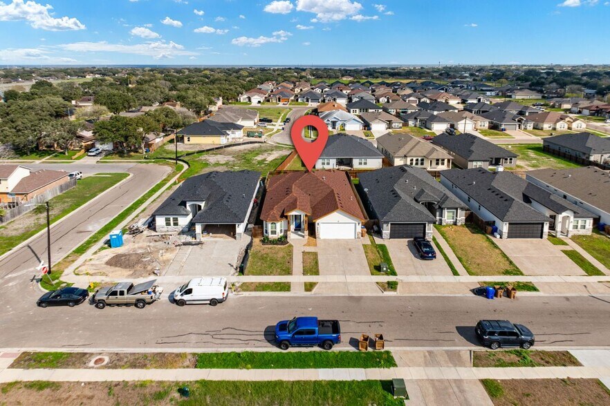 Building Photo - 11526 S Crk Dr