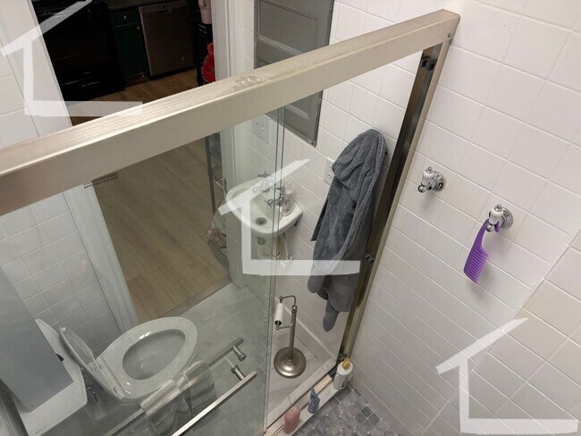 Building Photo - Allston 4.5Bed/2Bath Available 9/1! Heat and Hot Water Included!