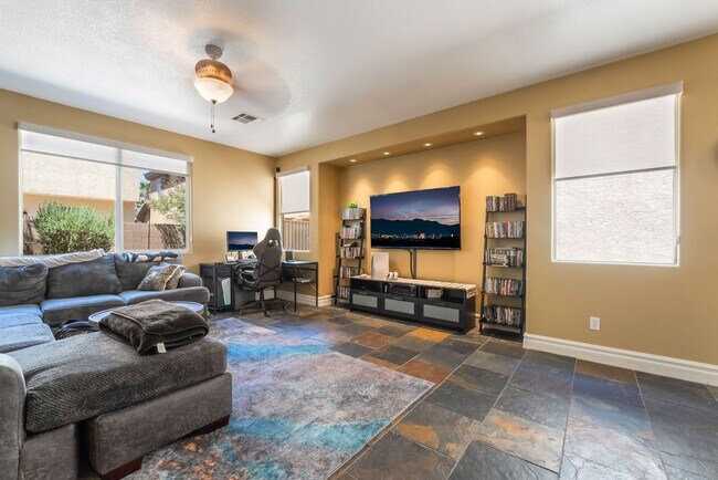 Building Photo - Charming 3 Bedroom Home in the Heart of So...