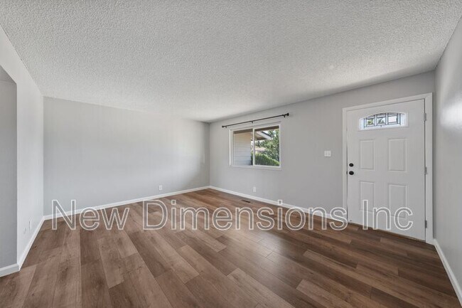Building Photo - 2565 Pequop St