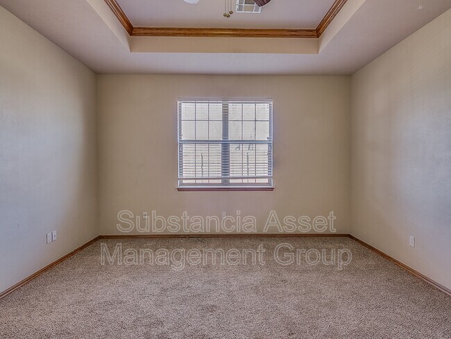 Building Photo - 901 NE 26th Ct