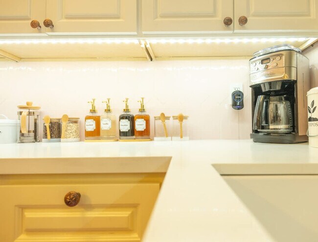 Building Photo - 1107 Broadway-SI ID1309749P