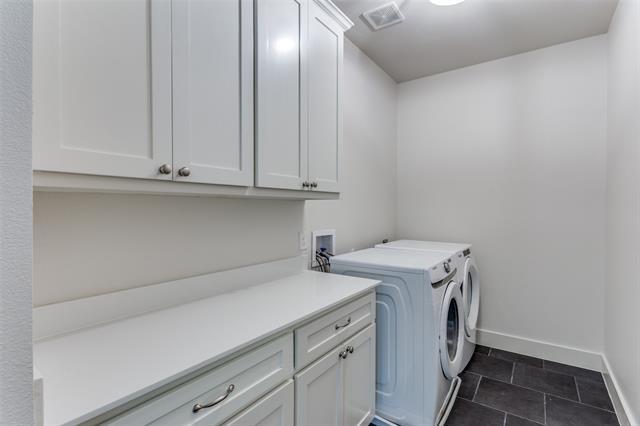 Building Photo - 402 Templeton Dr