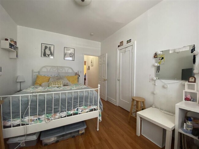 Building Photo - 124 Storms Ave