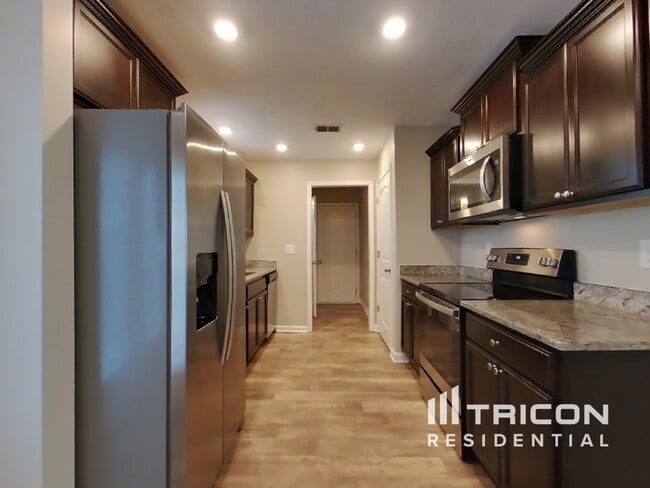 Building Photo - 913 Latting Dr
