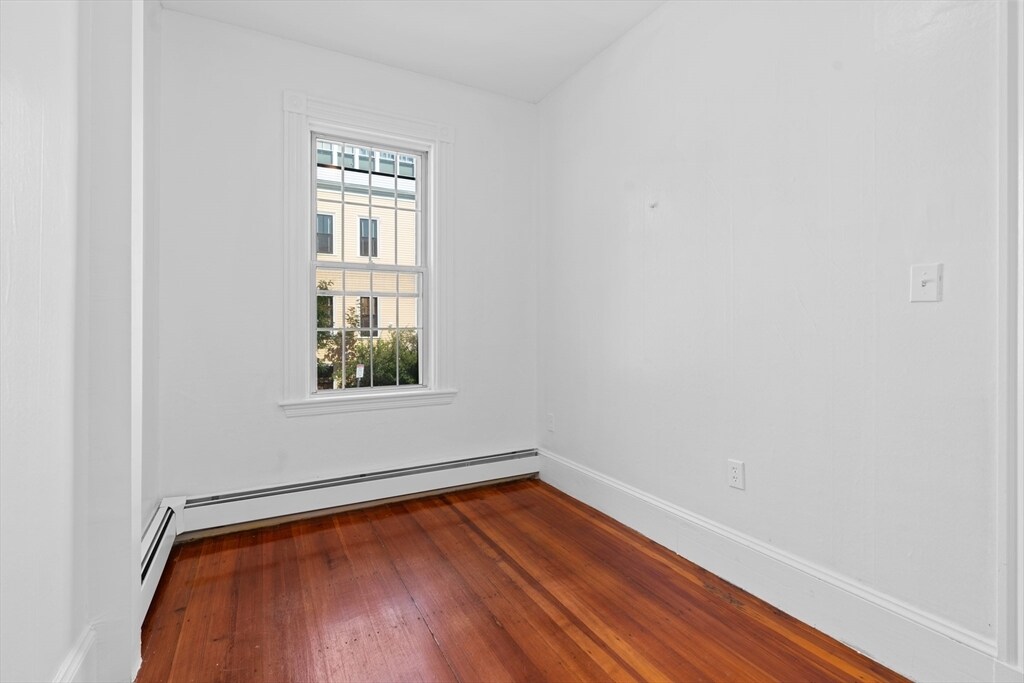 Building Photo - 401 E 7th St