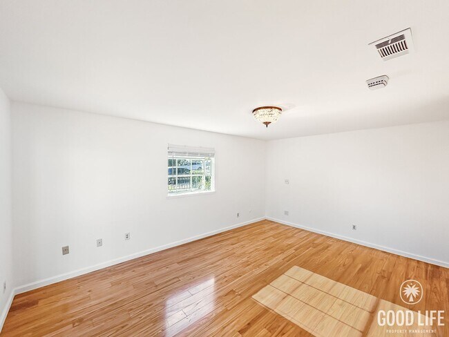 Building Photo - Beautiful 3BD/2BA W/ Private Pool, Garage, and A/C in Ocean Beach!