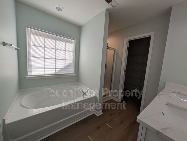 Building Photo - 11307 Breezehill Ln