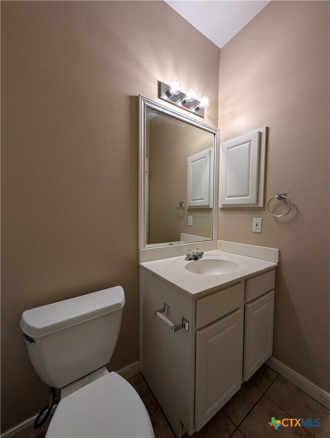 Building Photo - 947 River Rock