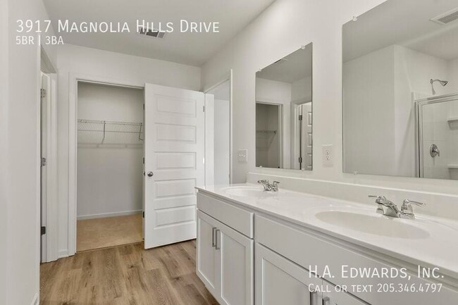 Building Photo - 3917 Magnolia Hls Dr