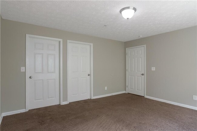 Building Photo - 6302 Fairington Village Dr