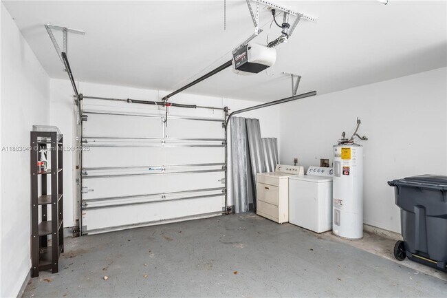 Building Photo - 1194 Hyacinth Pl