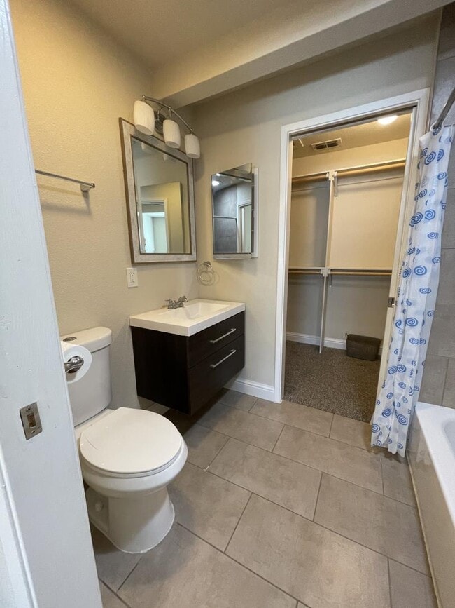 Building Photo - 5879 Kelly Way