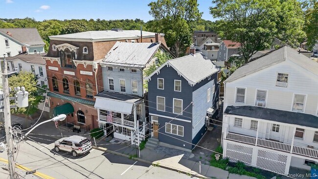 Building Photo - 165 W Main St