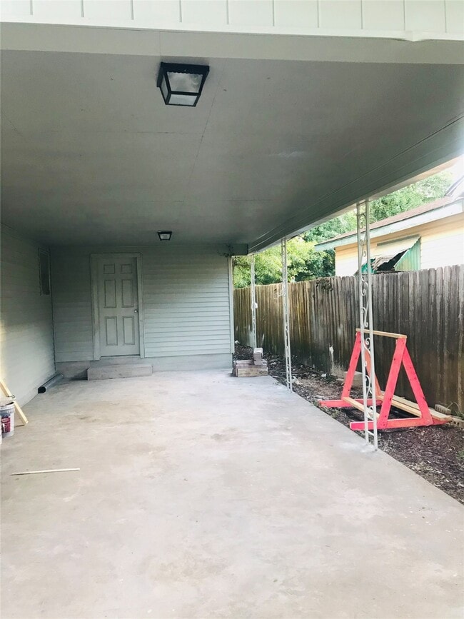 Building Photo - 250 Stephenson Dr