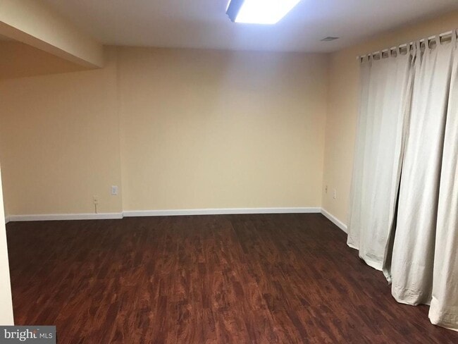 Building Photo - 10354 College Square