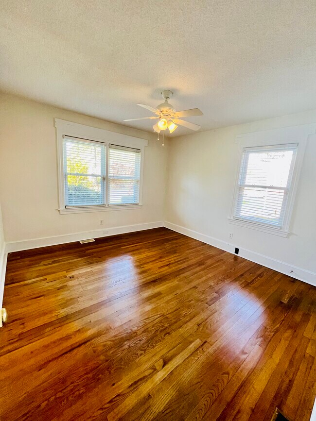 Building Photo - 2619 Crockett Dr