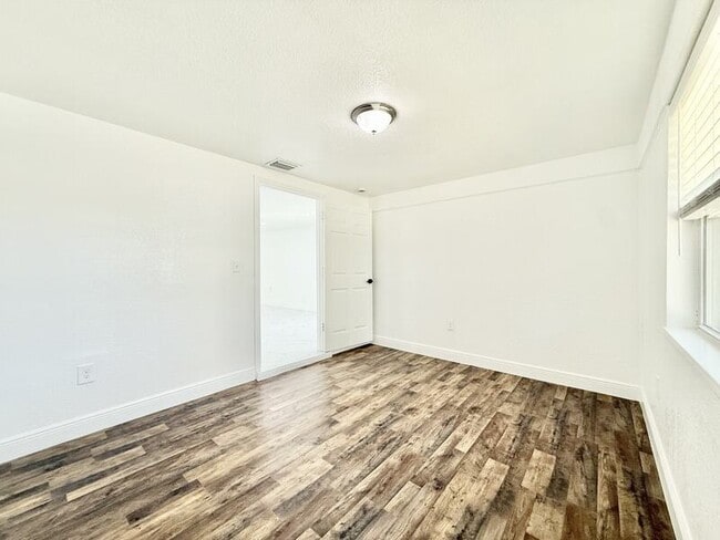 Building Photo - 2712 60th Ave N