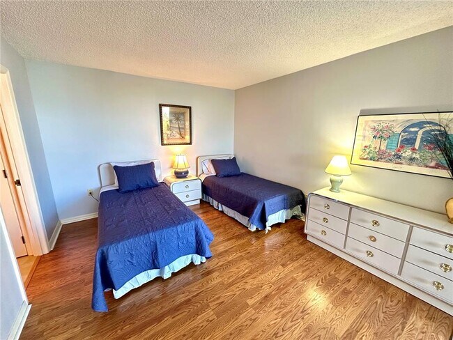 Building Photo - 690 Island Way