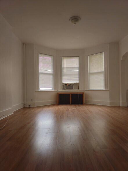Building Photo - 166 Carteret Ave