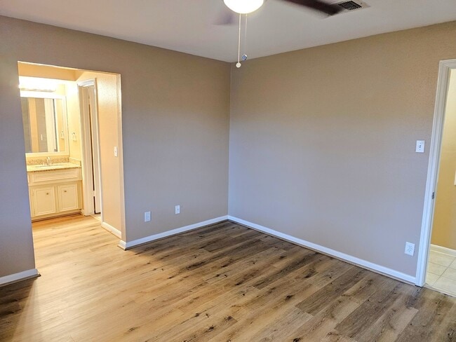 Building Photo - 2327 Shadbury Ct