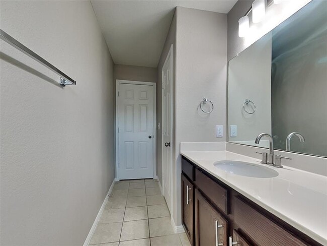 Building Photo - 5343 Marsh Ln